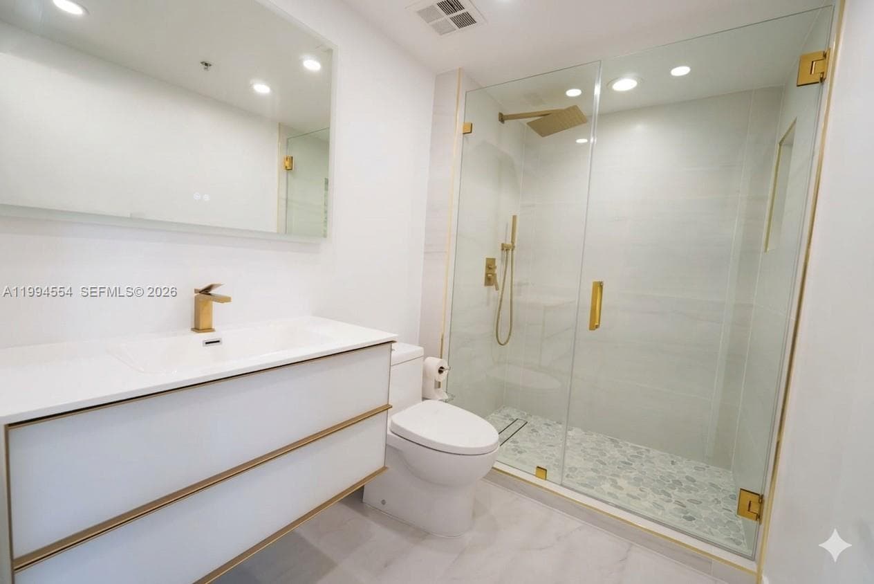 325 S Biscayne Blvd # 3314, Miami FL 33131 — 14