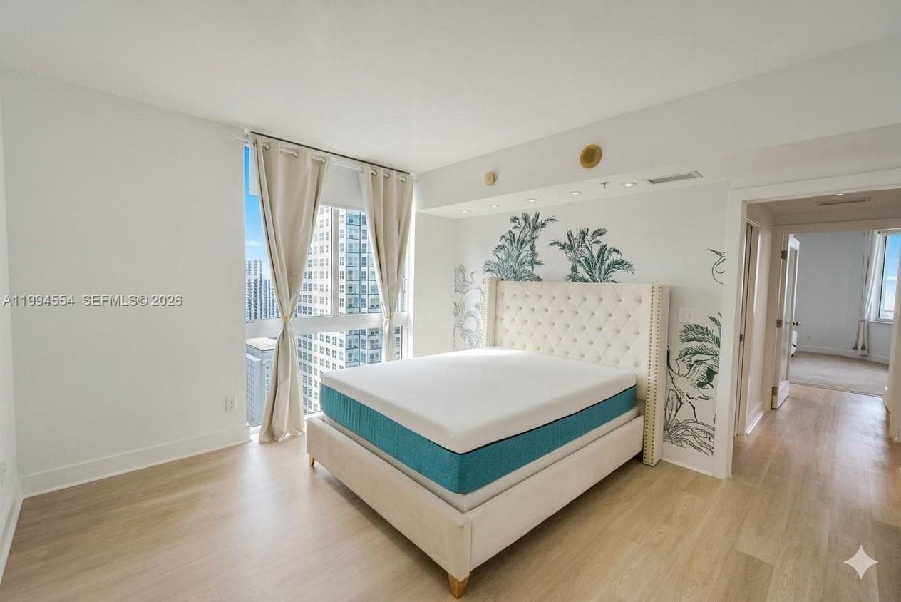 325 S Biscayne Blvd # 3314, Miami FL 33131 — 15