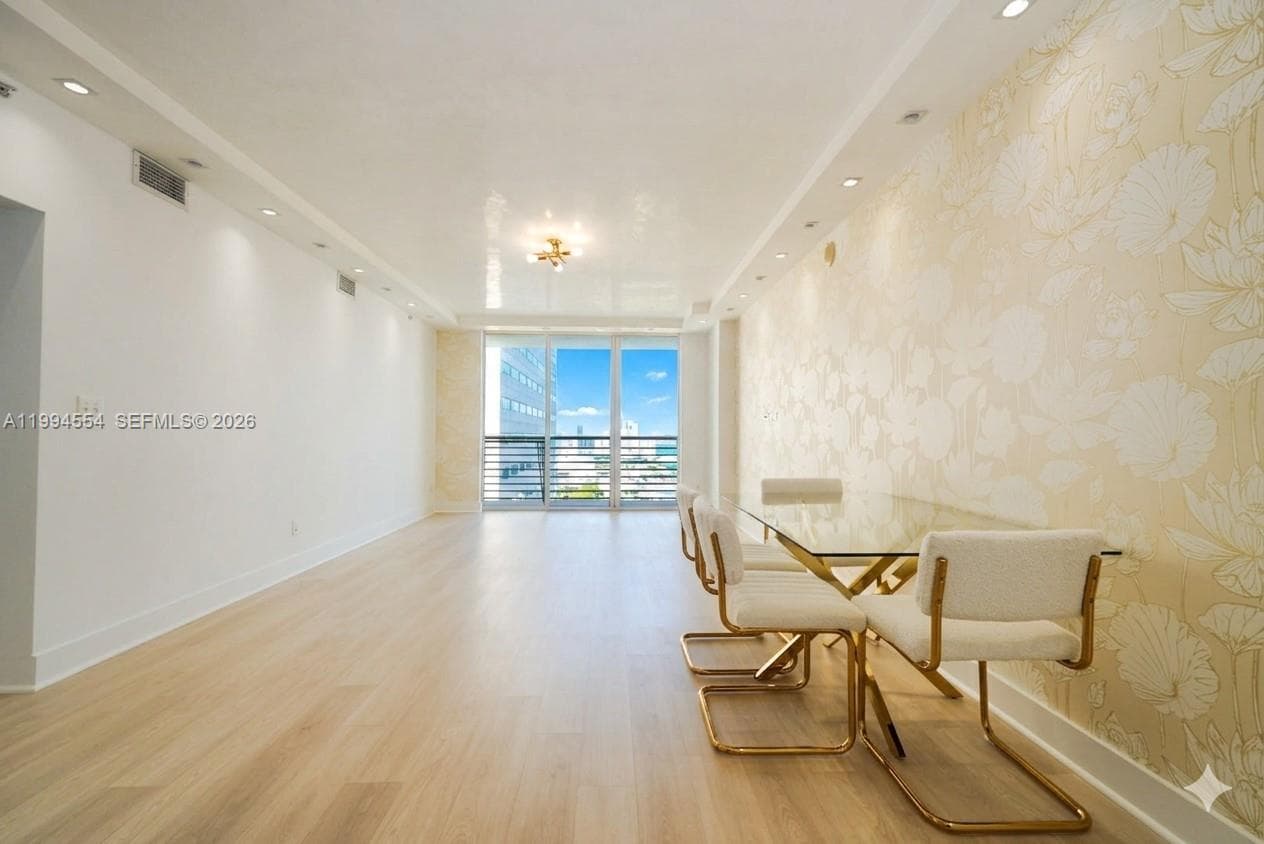 325 S Biscayne Blvd # 3314, Miami FL 33131 — 4