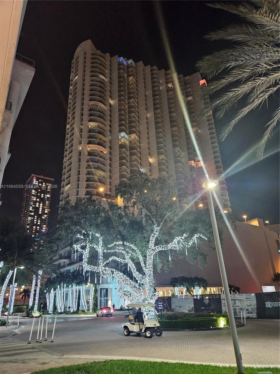 350 S Miami Ave # 2714, Miami FL 33130 — 18