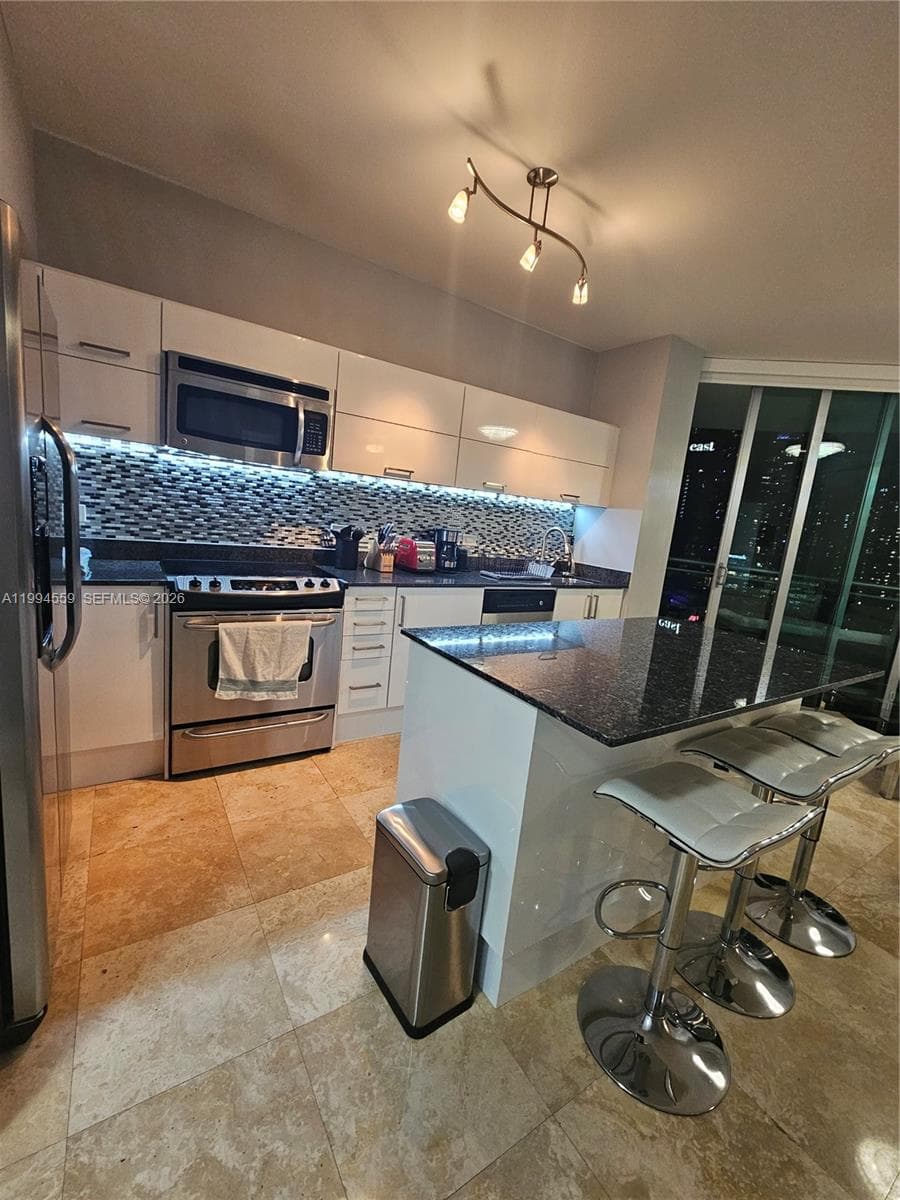 350 S Miami Ave # 2714, Miami FL 33130 — 31
