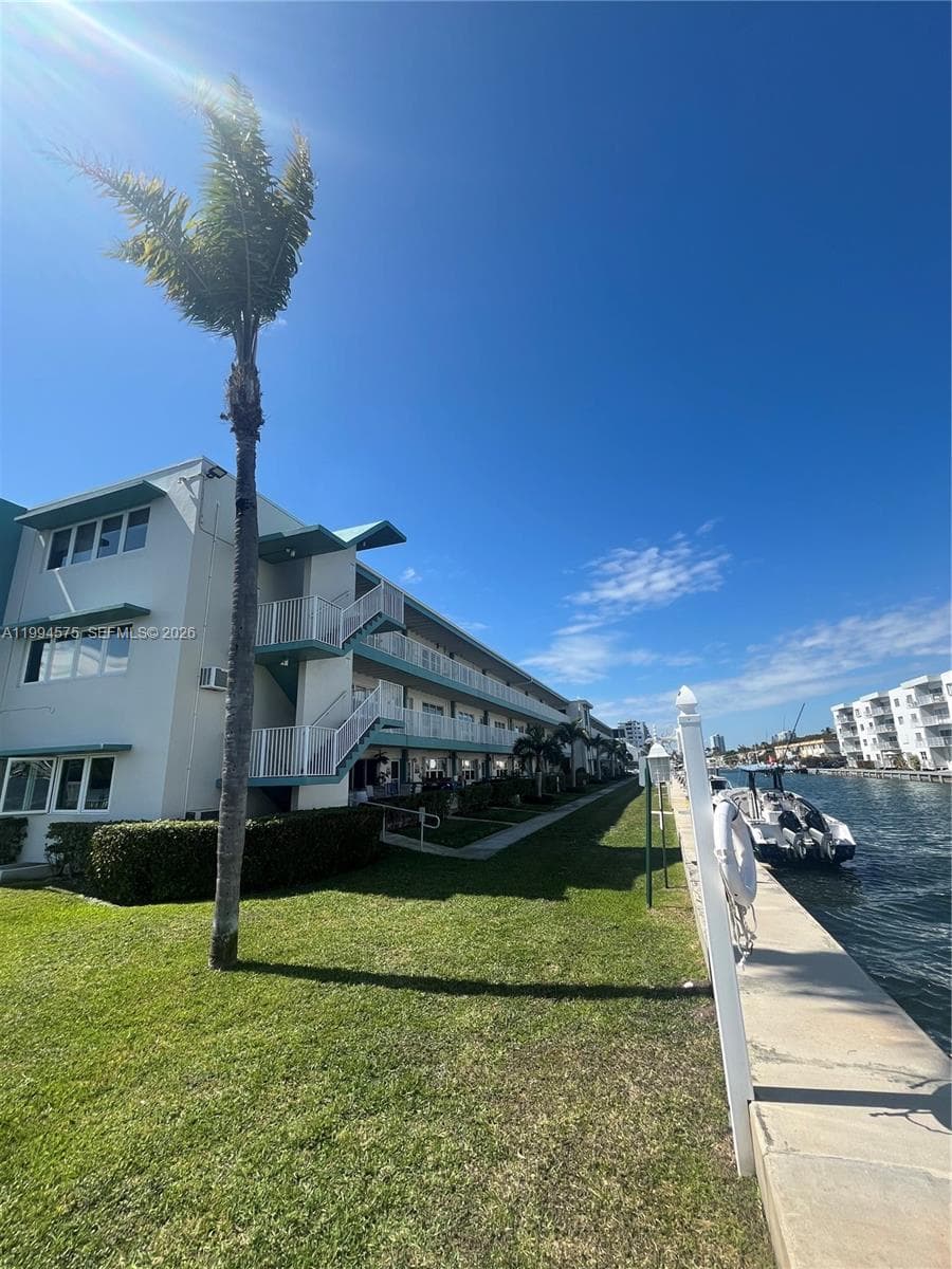 3923 NE 166th St # 106, North Miami Beach FL 33160 — 20