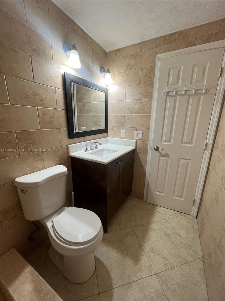 3923 NE 166th St # 106, North Miami Beach FL 33160 — 9