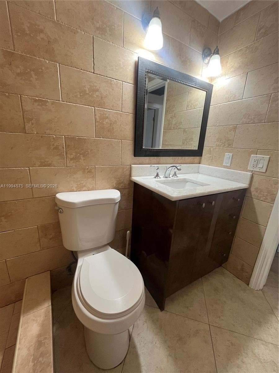 3923 NE 166th St # 106, North Miami Beach FL 33160 — 8
