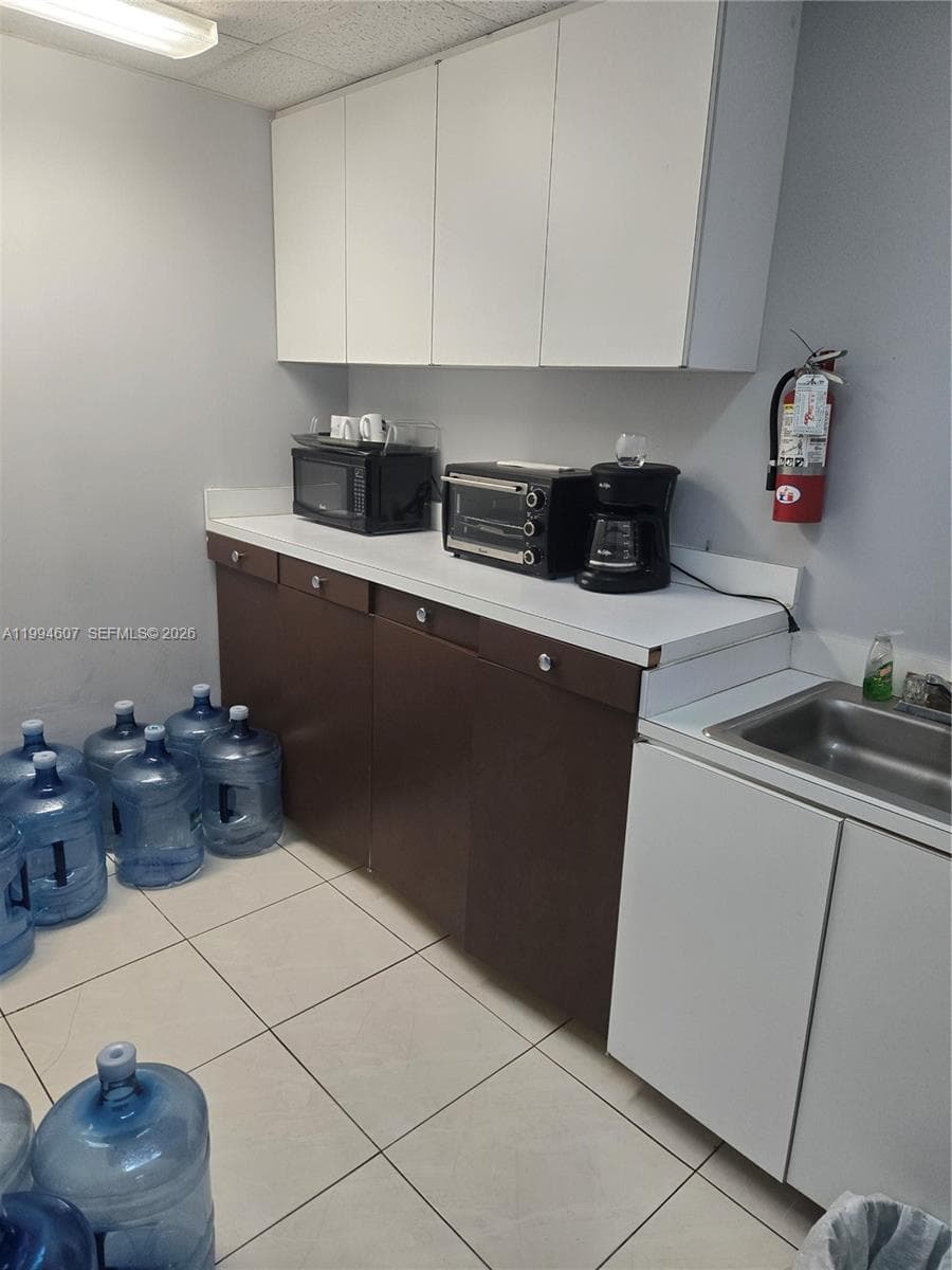 909 N Miami Beach Blvd # 202, North Miami Beach FL 33162 — 4