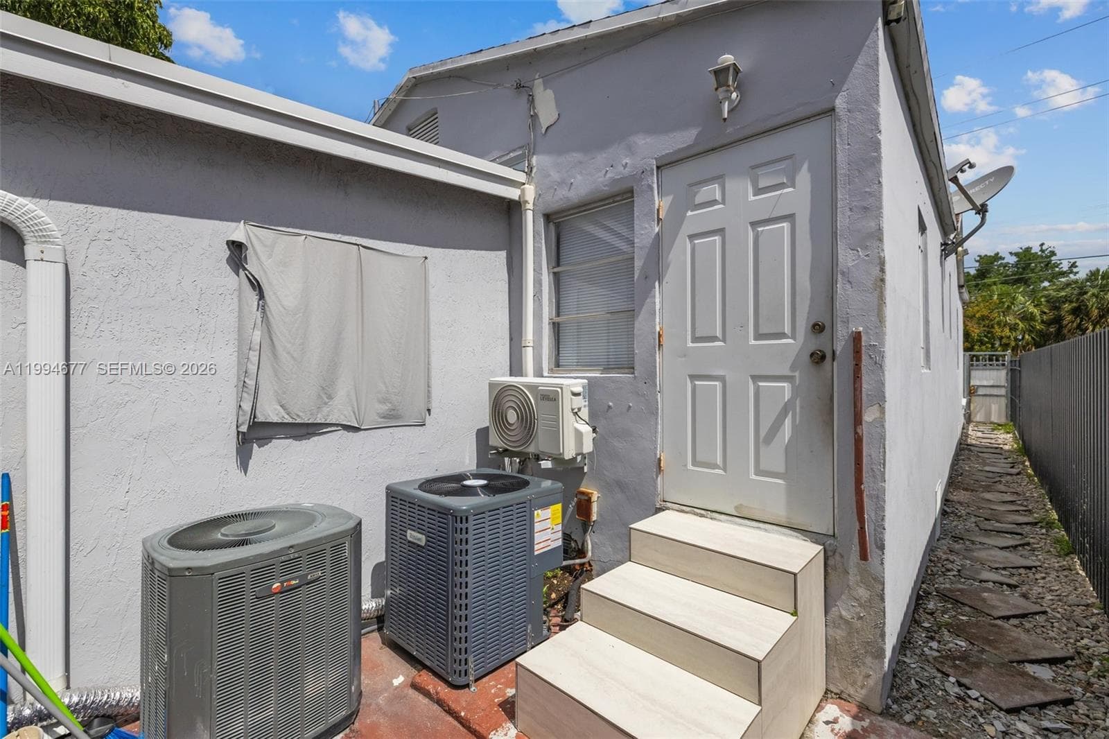 674 W 23rd St, Hialeah FL 33010 — 33