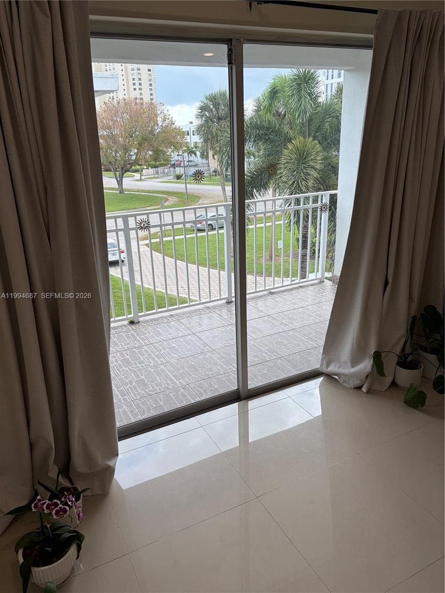 1631 NE 114th St # 305, North Miami FL 33181 — 11