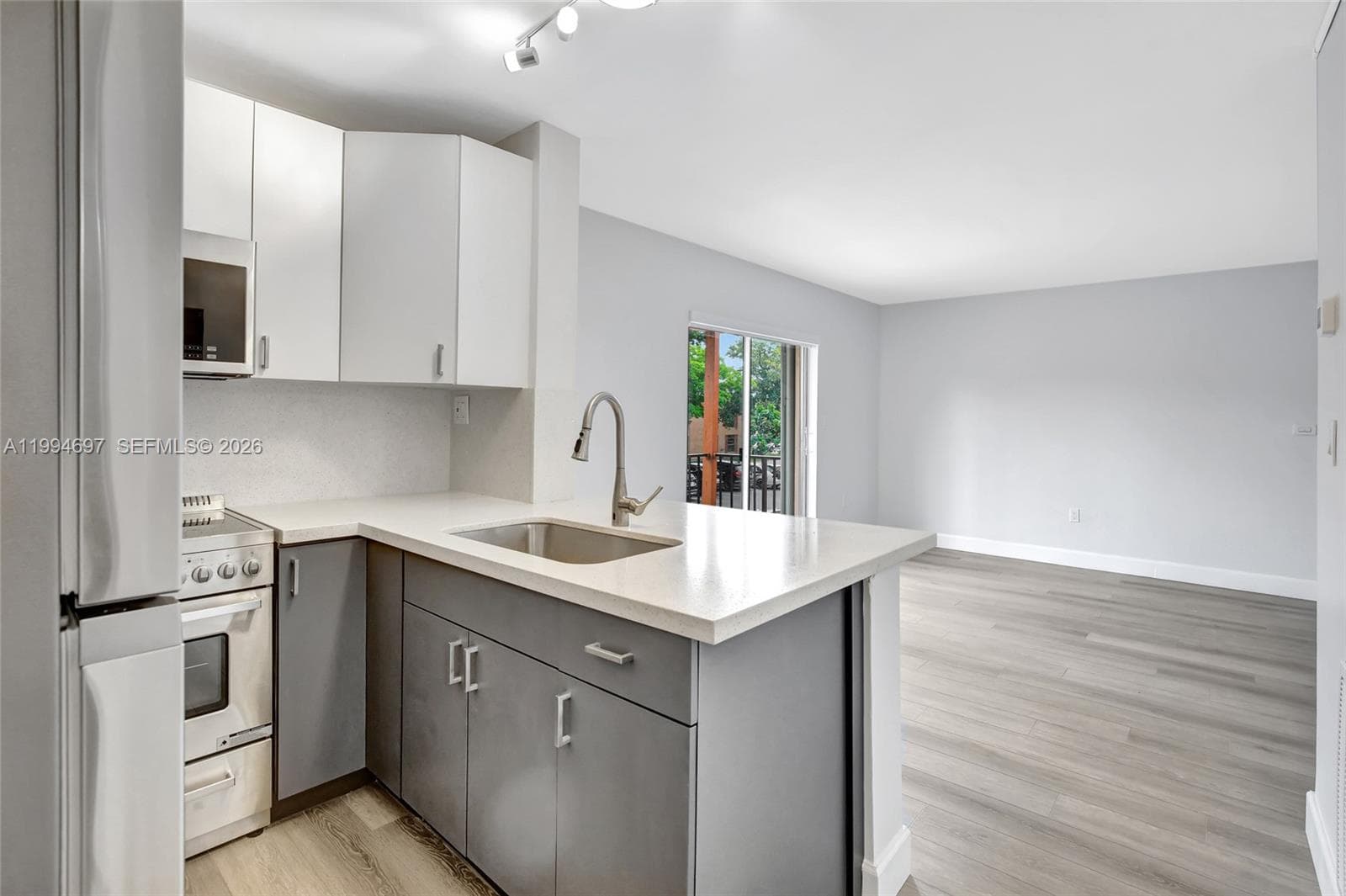 7241 Miami Lakes Dr # D14, Miami Lakes FL 33014 — 10