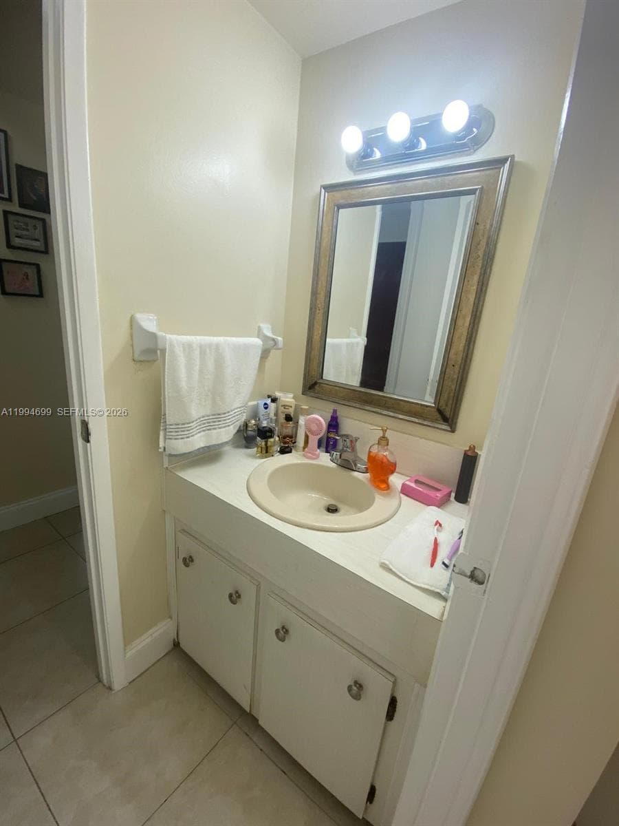 1700 NE 191st St # 304, Miami FL 33179 — 22