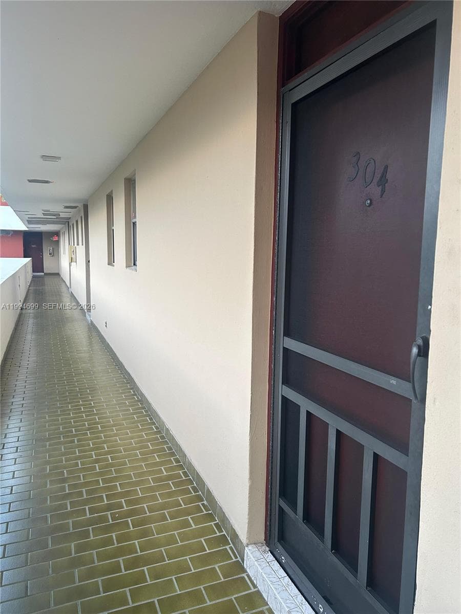 1700 NE 191st St # 304, Miami FL 33179 — 30