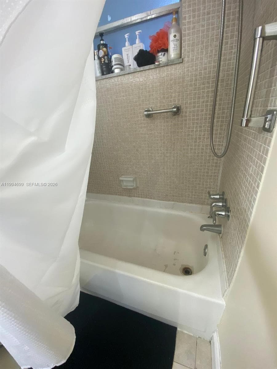 1700 NE 191st St # 304, Miami FL 33179 — 19