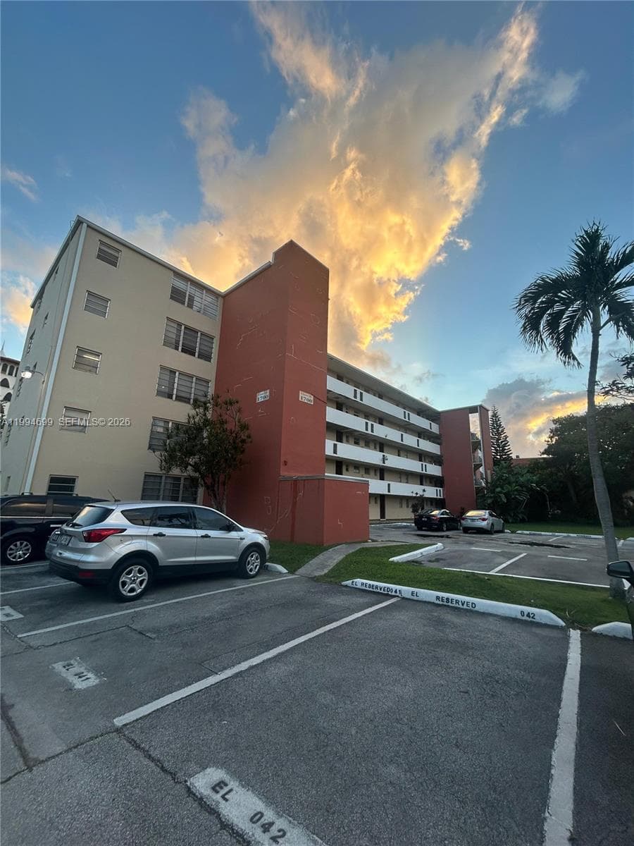 1700 NE 191st St # 304, Miami FL 33179 — 29