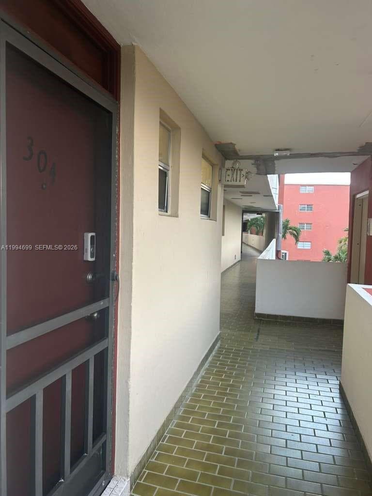 1700 NE 191st St # 304, Miami FL 33179 — 25
