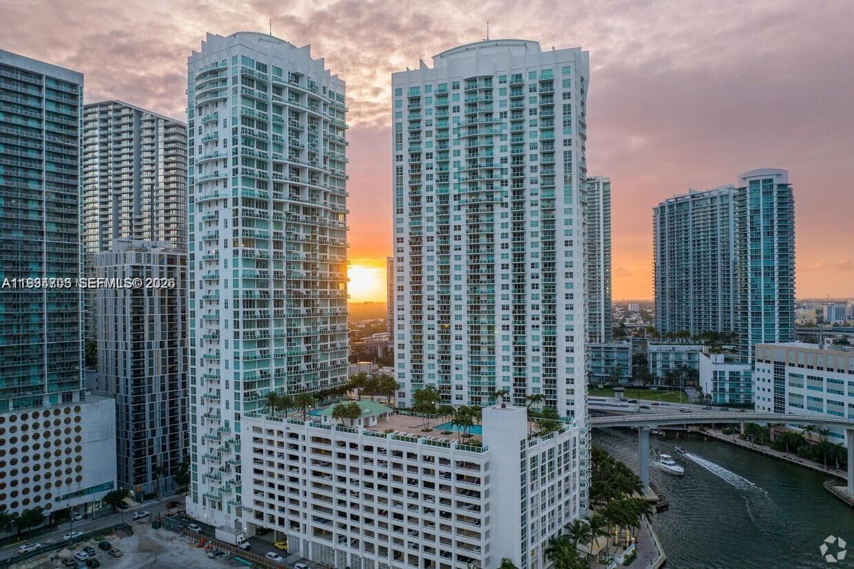 41 SE 5th St # 1306, Miami FL 33131 — 16