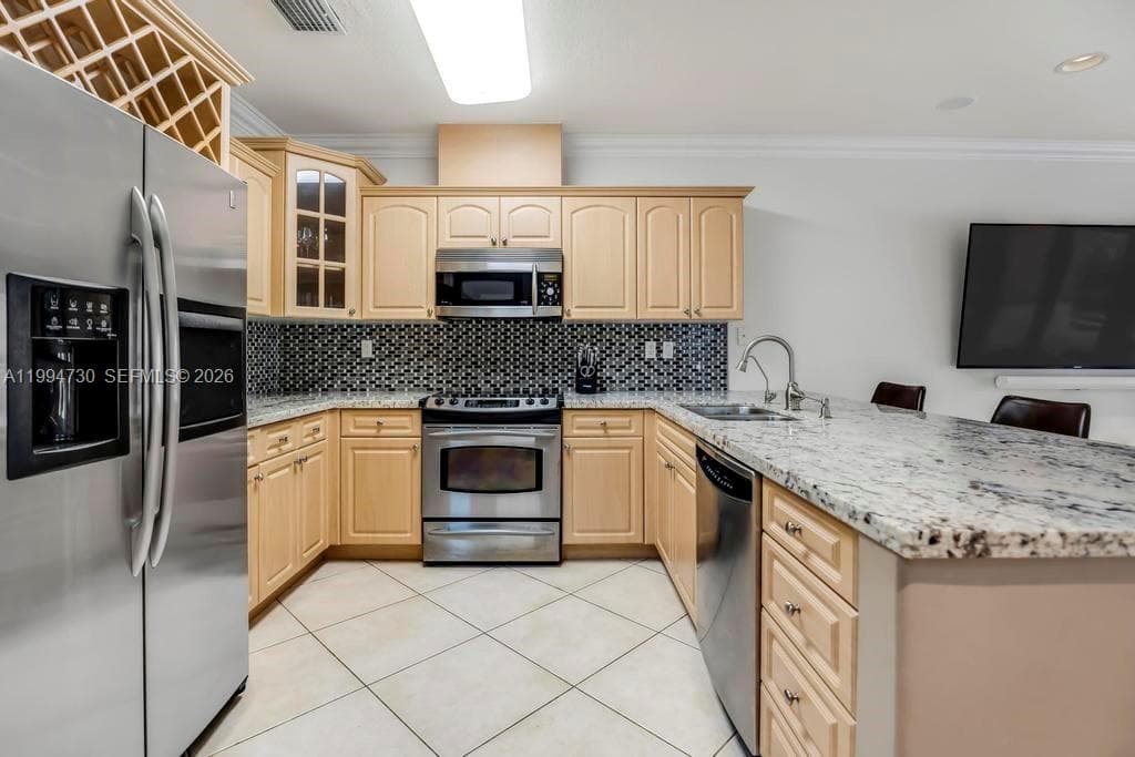 2841 Day Ave # 2841, Miami FL 33133 — 10