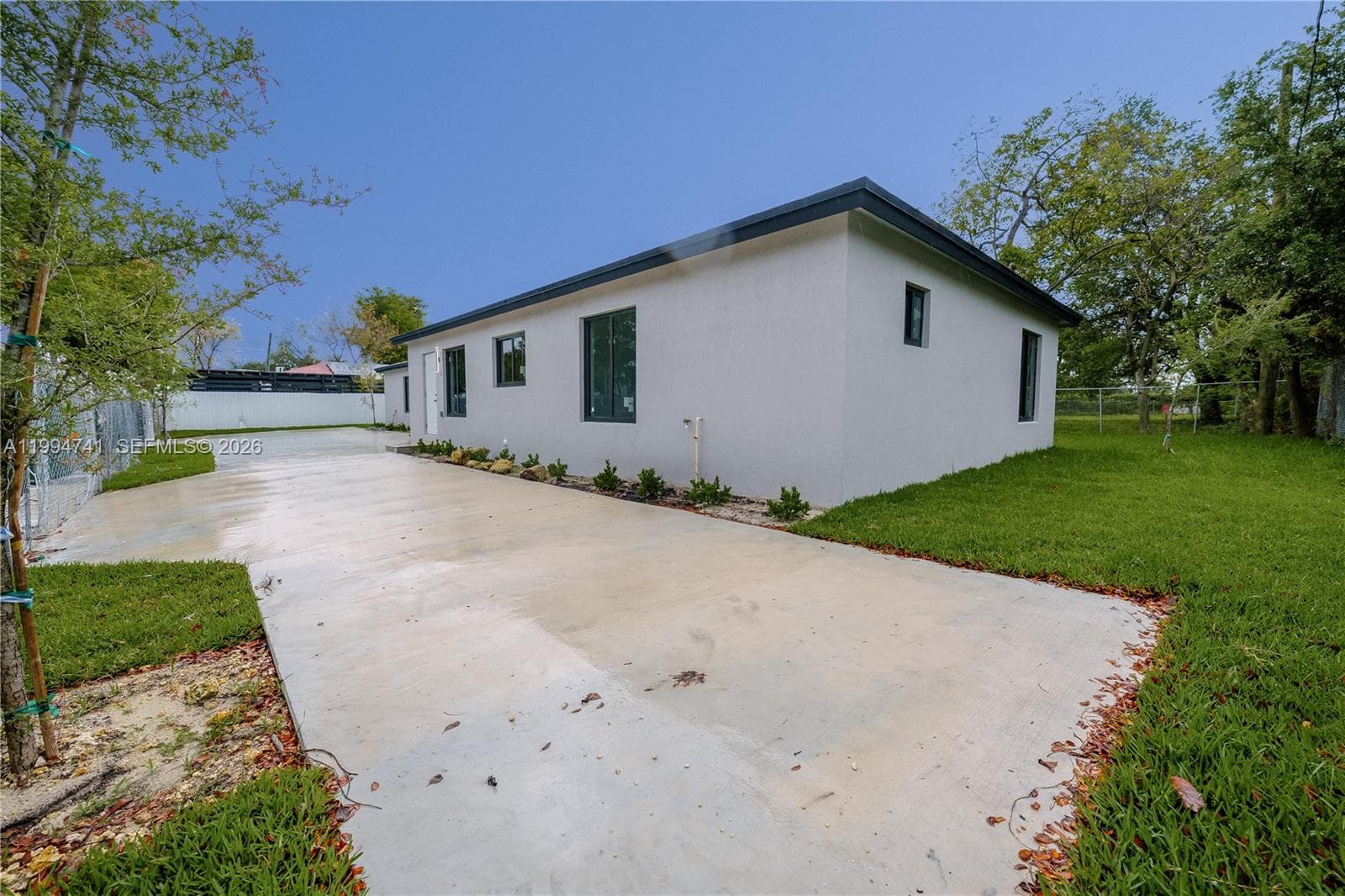 1112 NW 81st St, Miami FL 33150 — 6