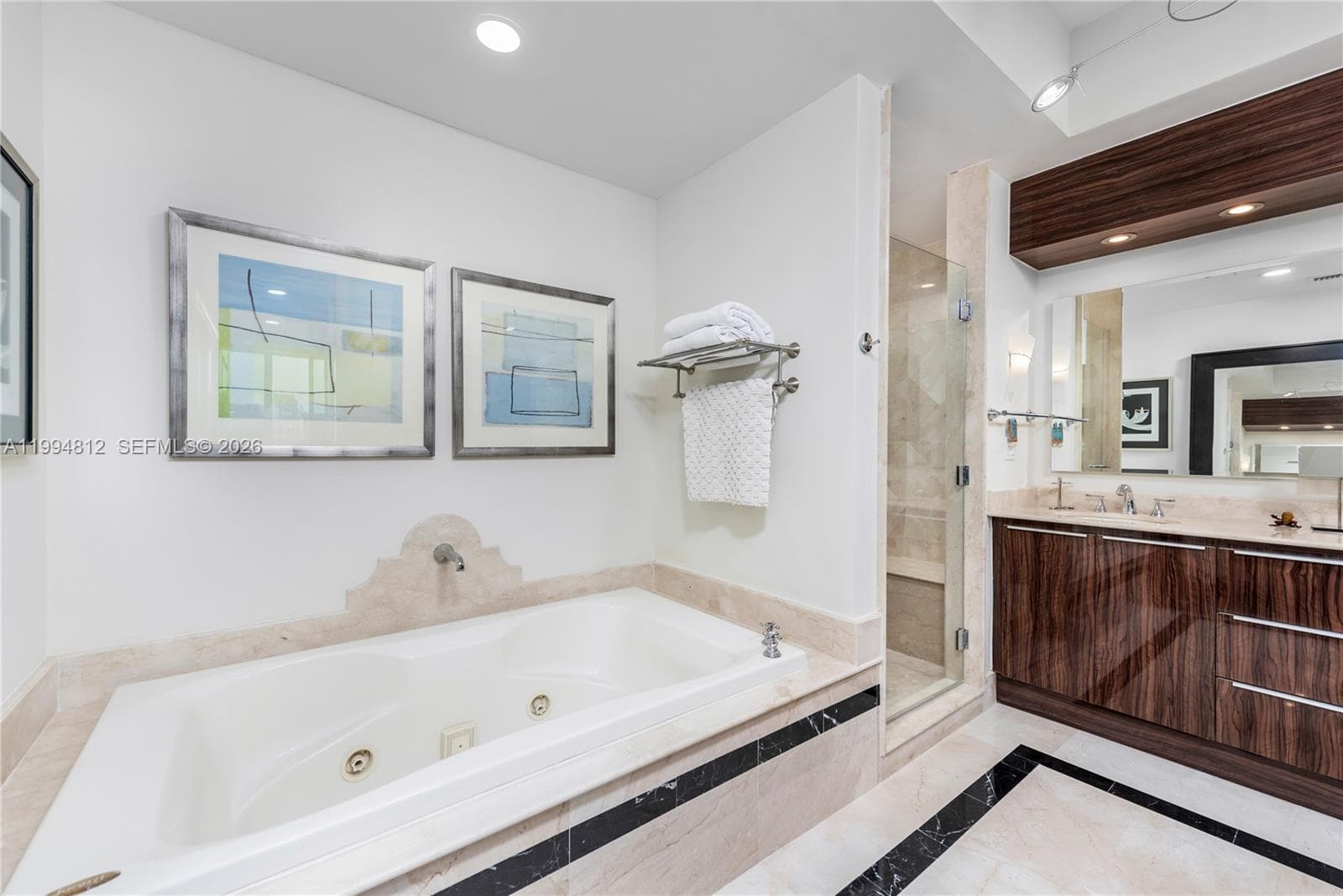 100 S Pointe Dr # 610, Miami Beach FL 33139 — 23