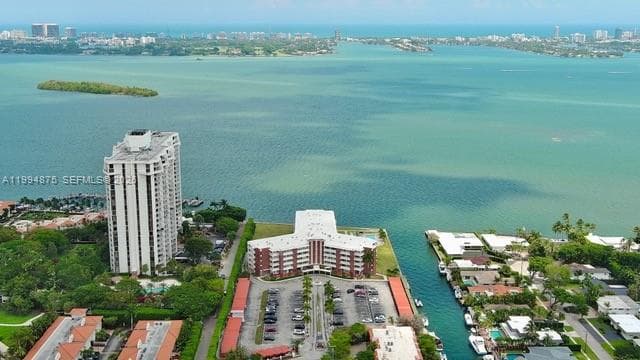 1700 NE 105th # 408, Miami Shores FL 33138 — 1