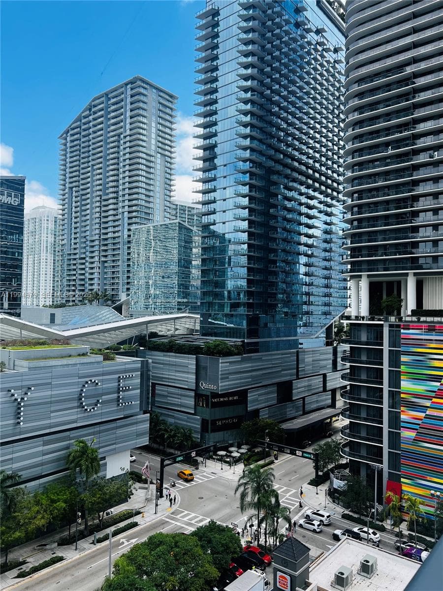 45 SW 9th St # 2004, Miami FL 33130 — 26