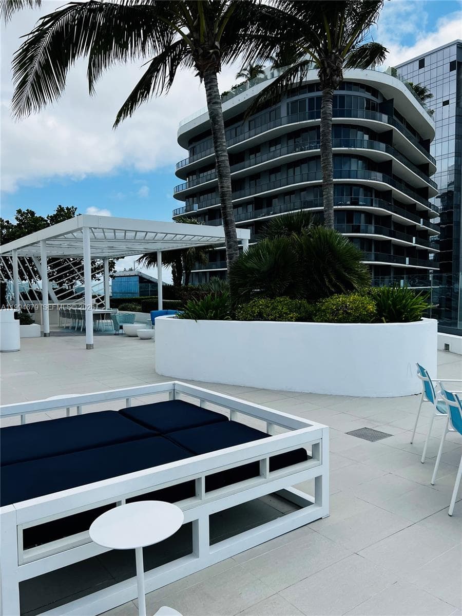 45 SW 9th St # 2004, Miami FL 33130 — 22
