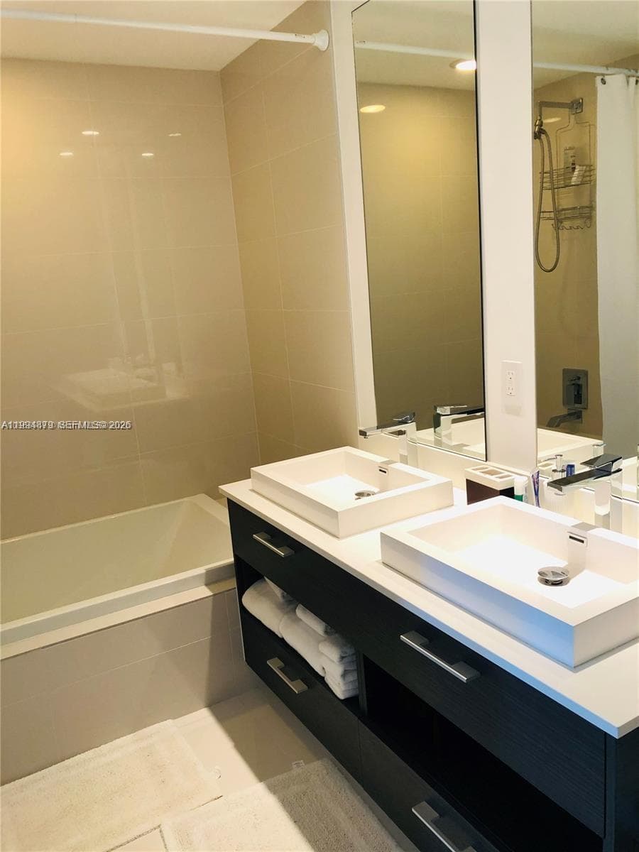 45 SW 9th St # 2004, Miami FL 33130 — 14