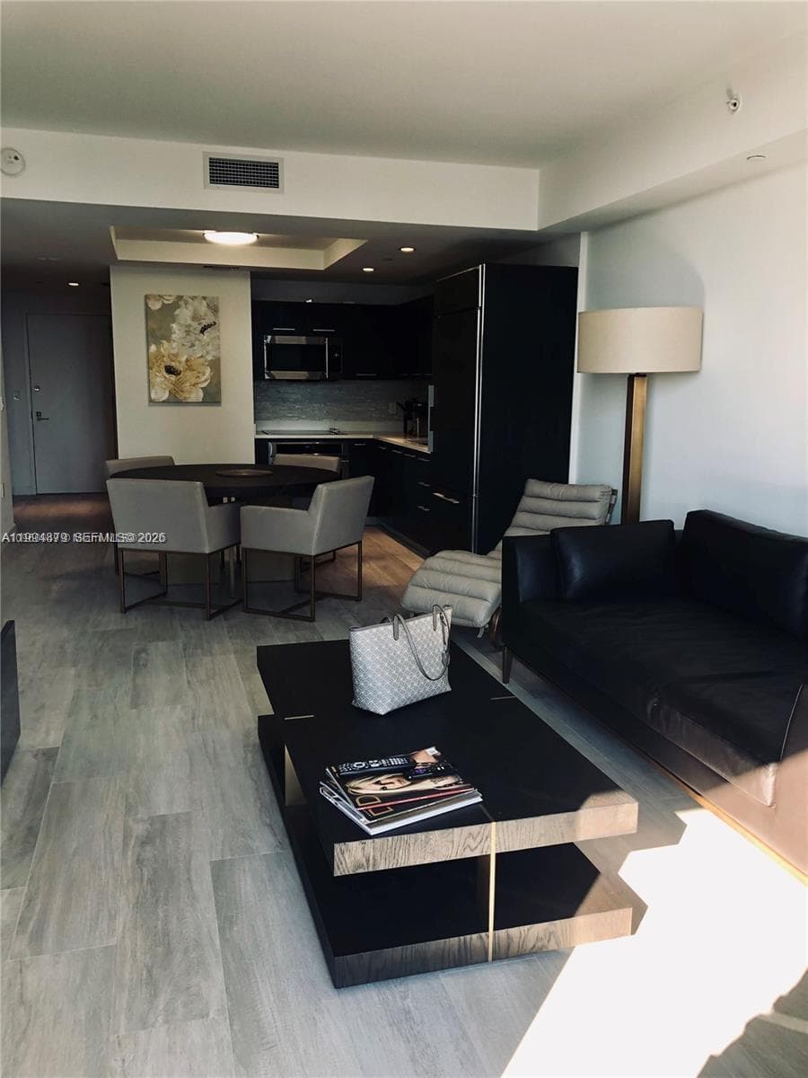 45 SW 9th St # 2004, Miami FL 33130 — 4