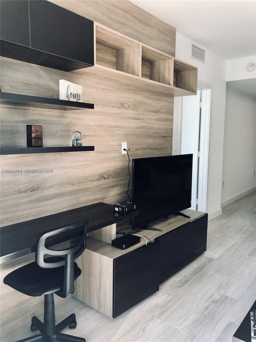 45 SW 9th St # 2004, Miami FL 33130 — 8
