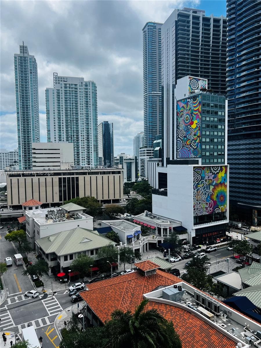 45 SW 9th St # 2004, Miami FL 33130 — 25
