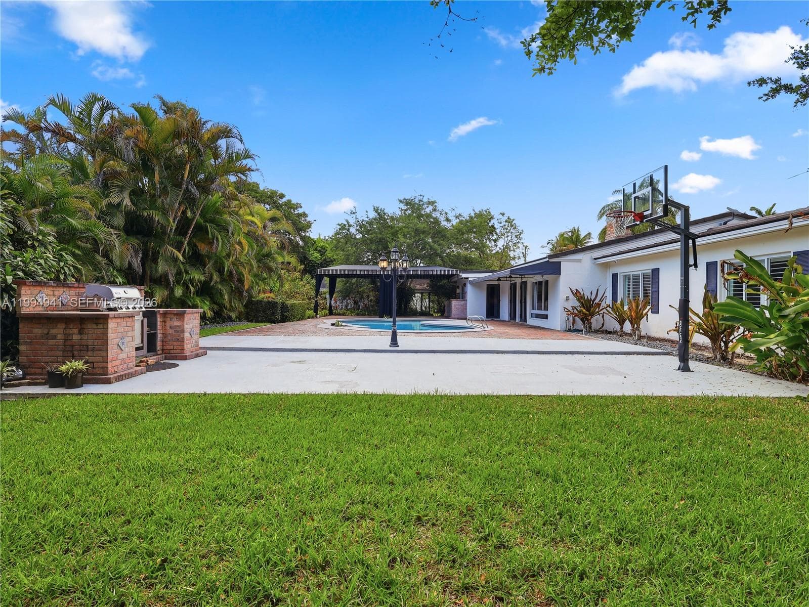 8500 SW 70th St, Miami FL 33143 — 52