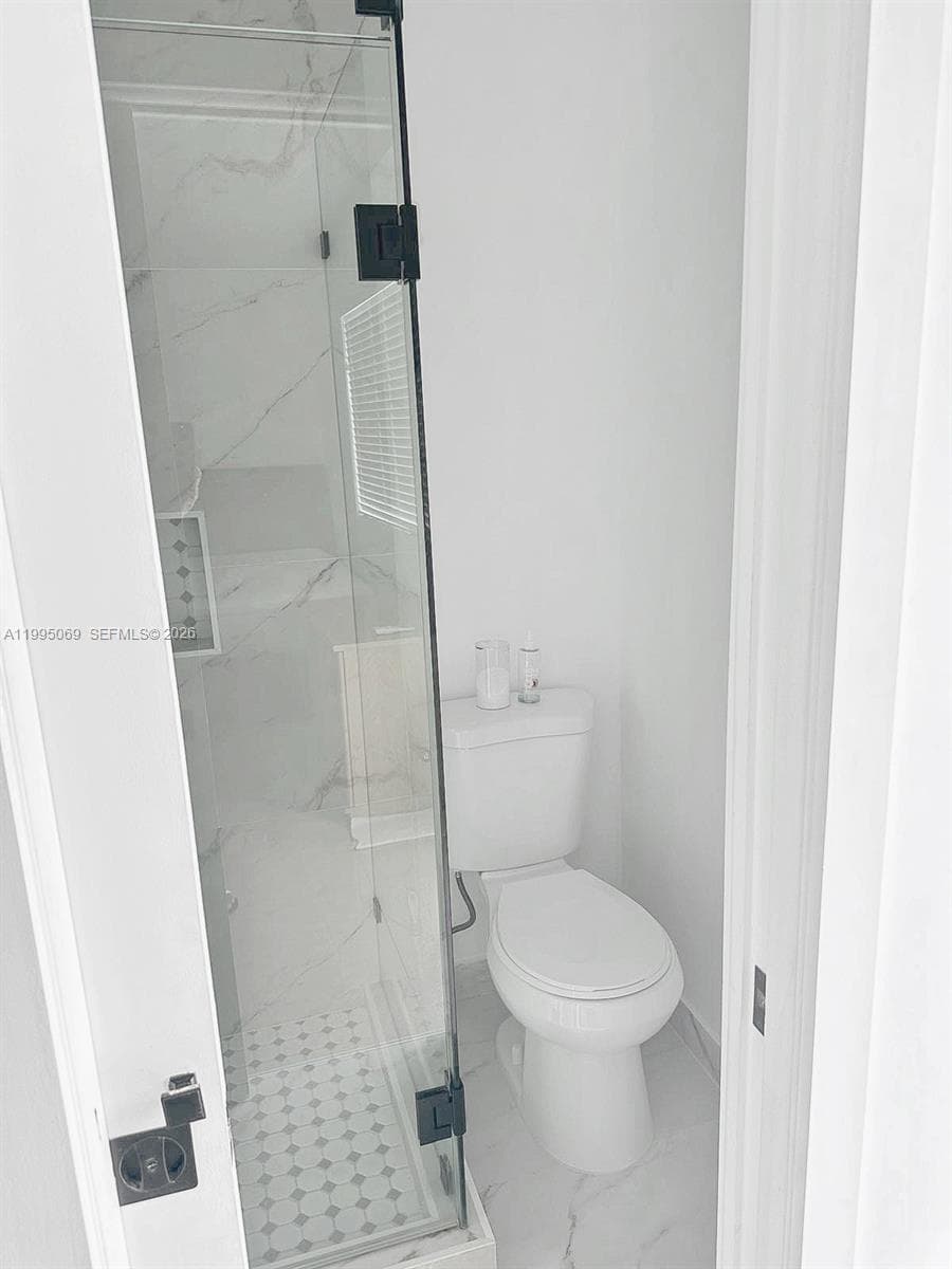 2330 W 6th Ct, Hialeah FL 33010 — 28
