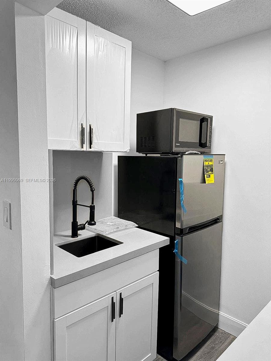 2330 W 6th Ct, Hialeah FL 33010 — 25