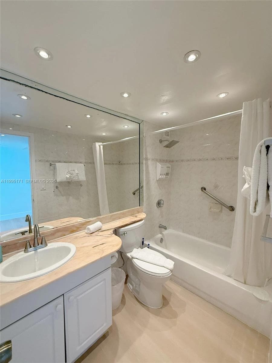 5445 Collins Ave # 635, Miami Beach FL 33140 — 5