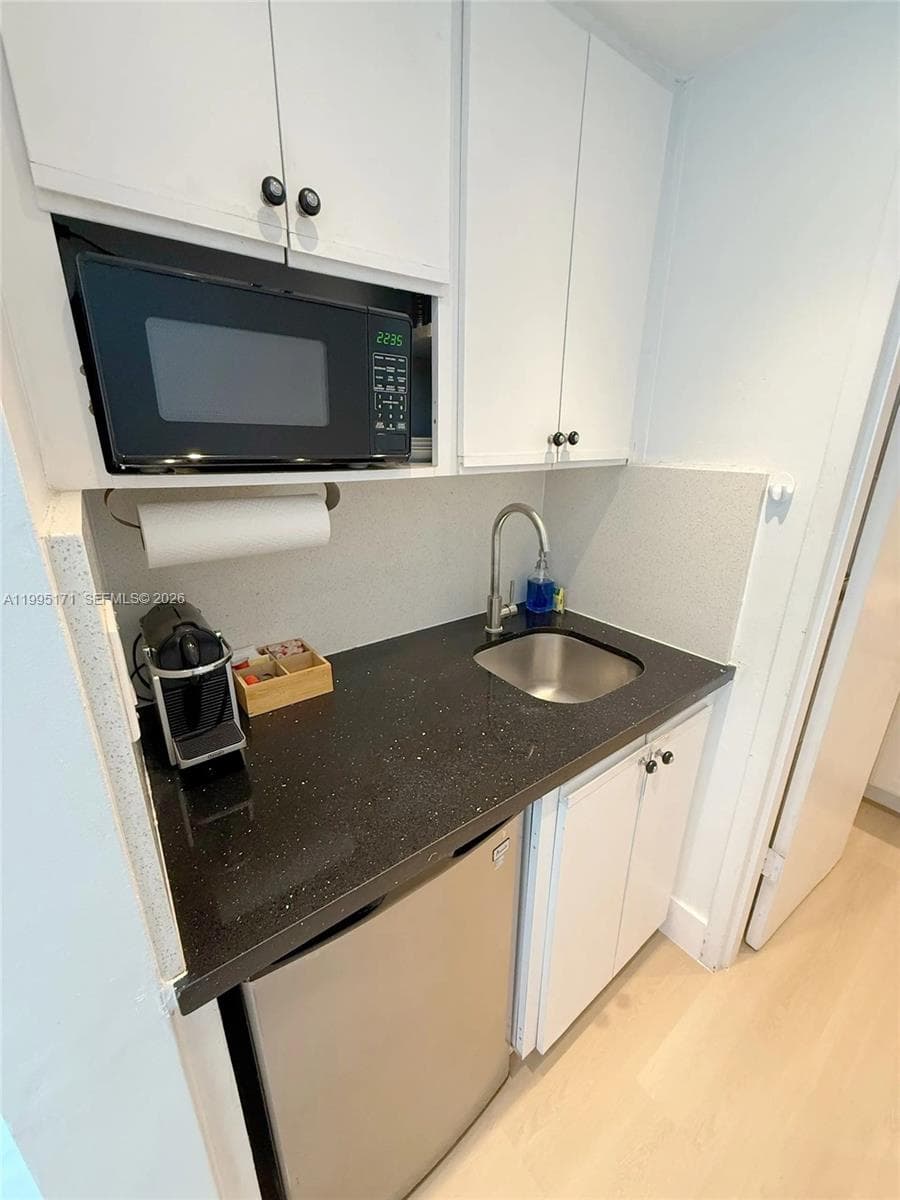 5445 Collins Ave # 635, Miami Beach FL 33140 — 4
