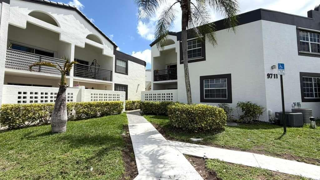 9711 Fontainebleau Boulevard # D105, Miami FL 33172 — 2