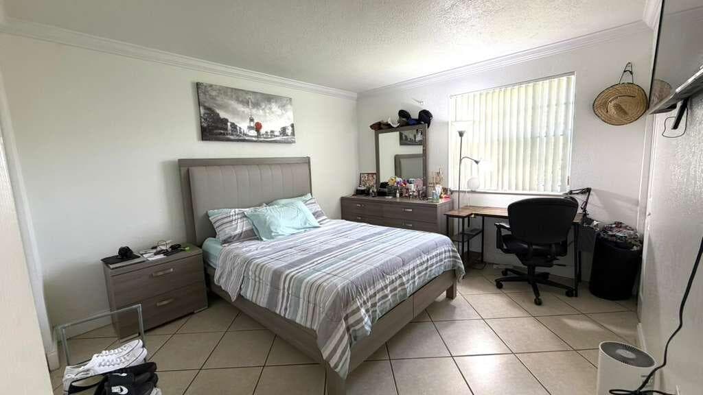 9711 Fontainebleau Boulevard # D105, Miami FL 33172 — 12