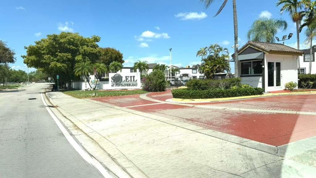 9711 Fontainebleau Boulevard # D105, Miami FL 33172 — 22