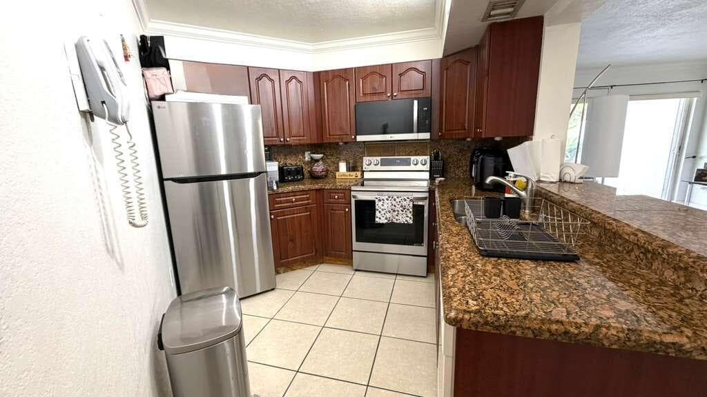 9711 Fontainebleau Boulevard # D105, Miami FL 33172 — 5