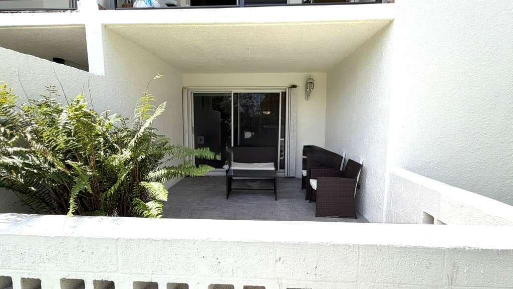 9711 Fontainebleau Boulevard # D105, Miami FL 33172 — 21