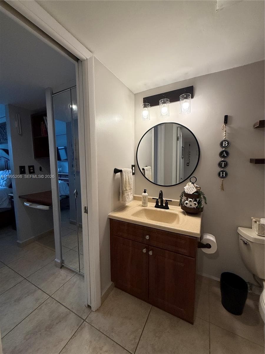401 Ocean Dr # 324, Miami Beach FL 33139 — 27