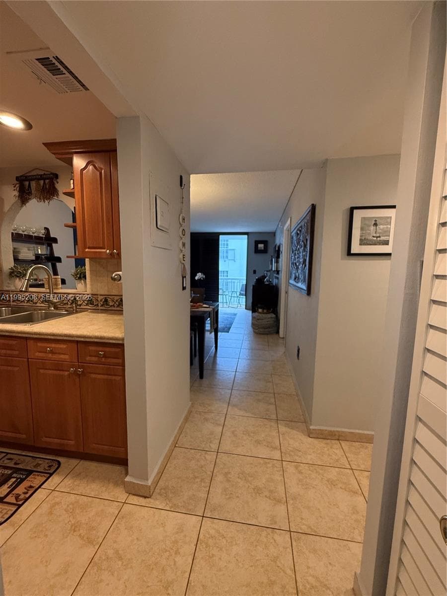 401 Ocean Dr # 324, Miami Beach FL 33139 — 2