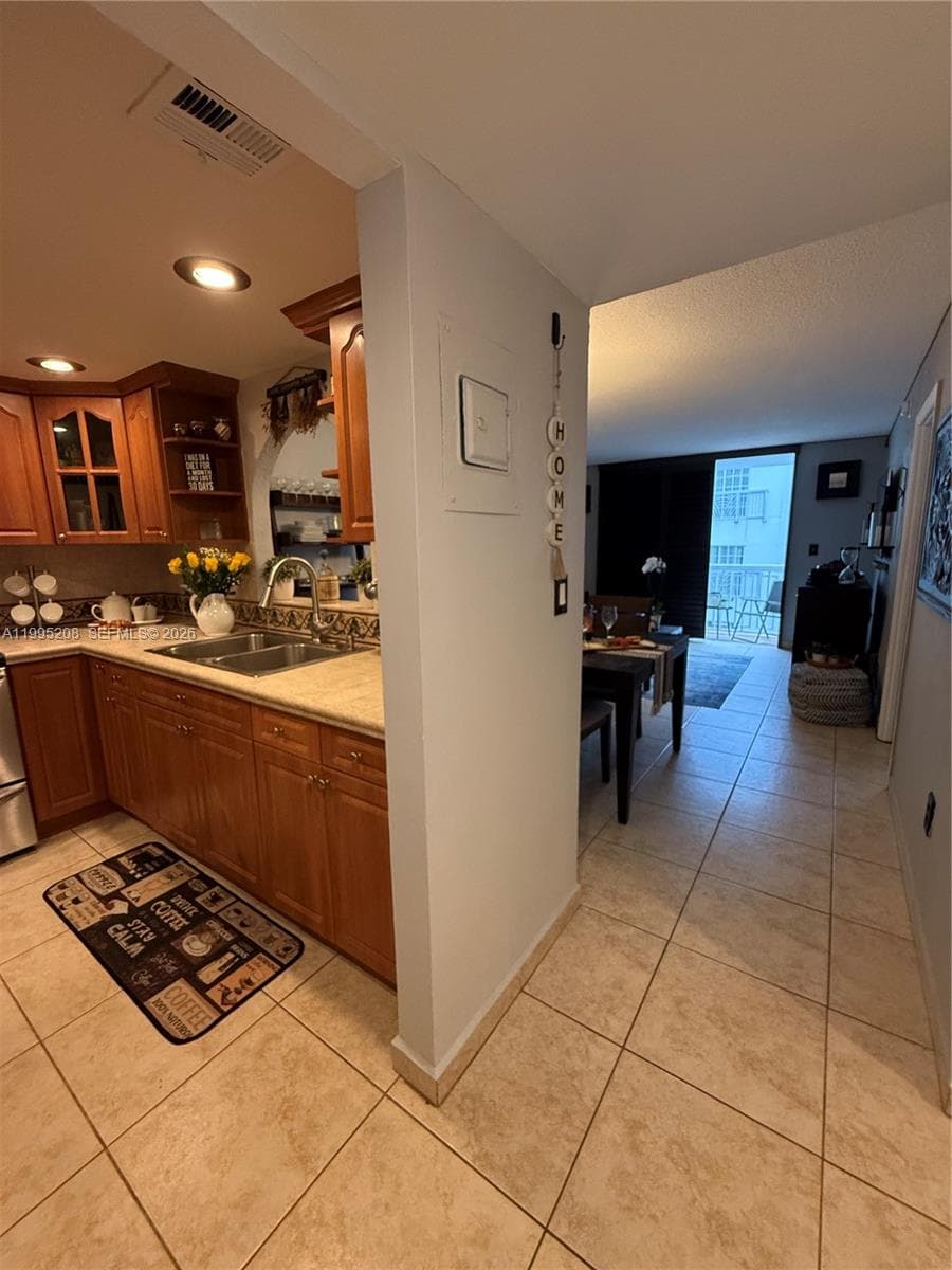 401 Ocean Dr # 324, Miami Beach FL 33139 — 3