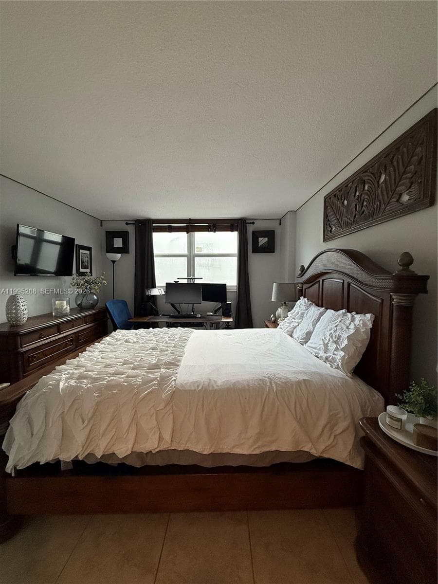 401 Ocean Dr # 324, Miami Beach FL 33139 — 24