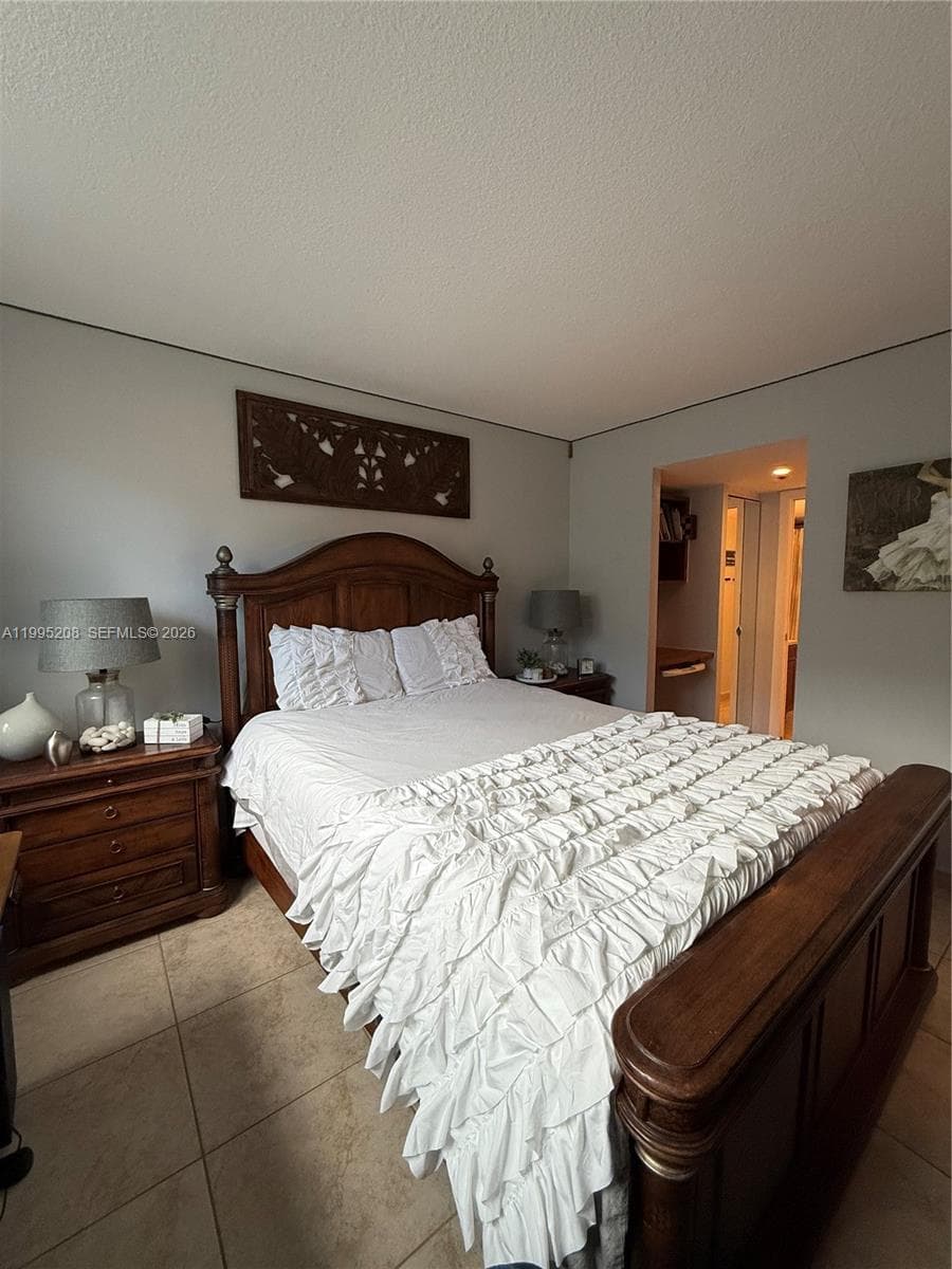 401 Ocean Dr # 324, Miami Beach FL 33139 — 18
