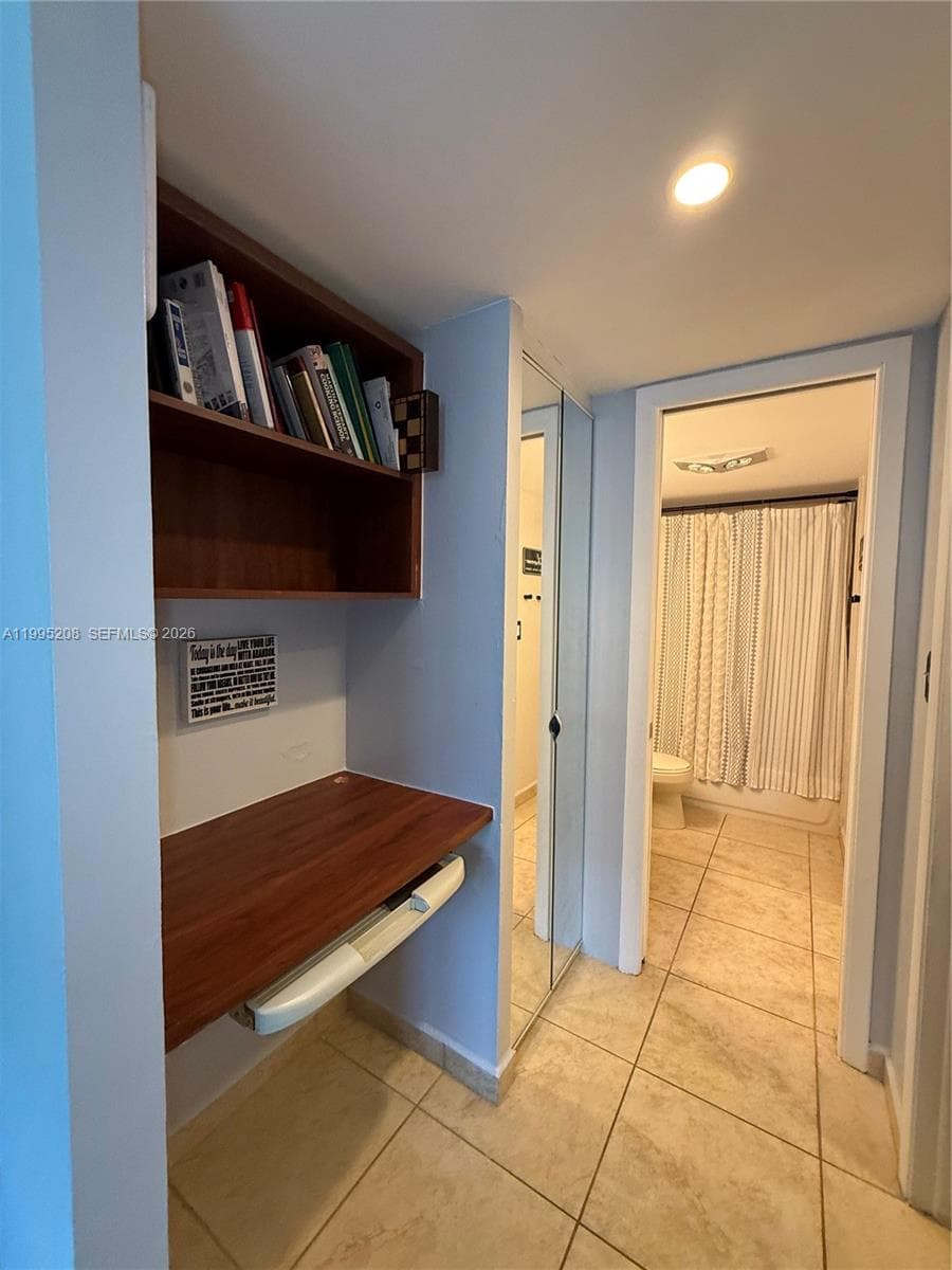 401 Ocean Dr # 324, Miami Beach FL 33139 — 25