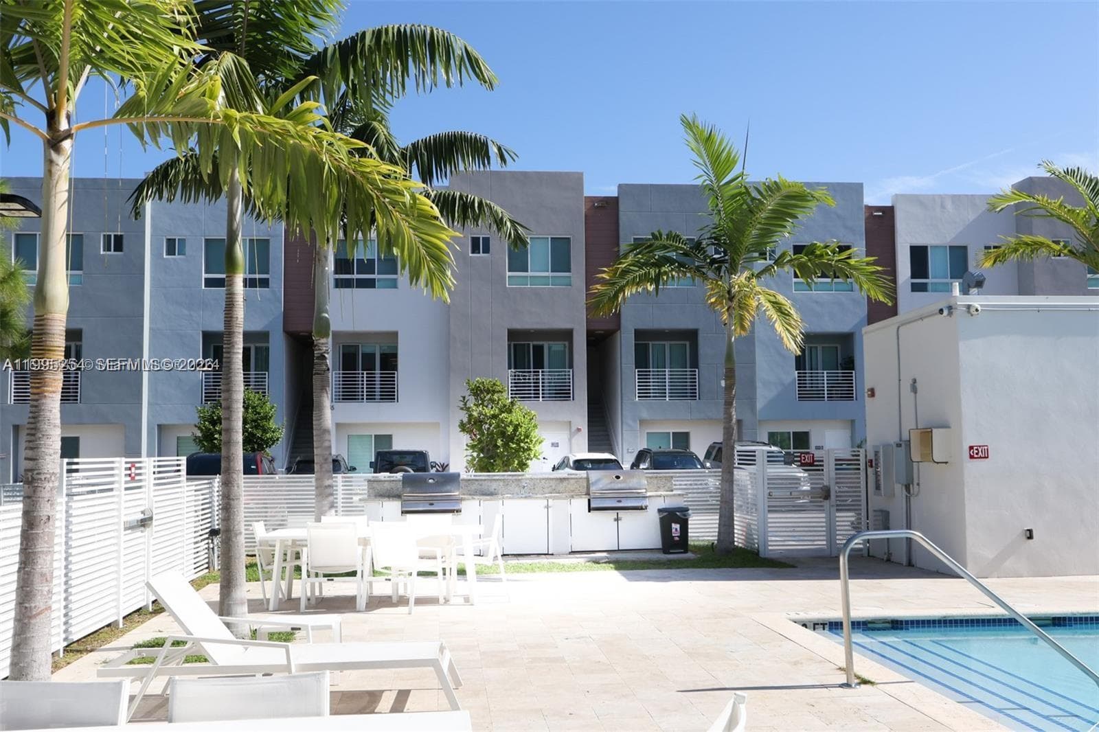 2555 NE 193rd St # 2206, Miami FL 33180 — 20