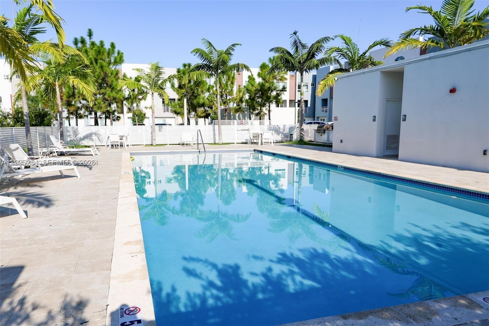 2555 NE 193rd St # 2206, Miami FL 33180 — 18
