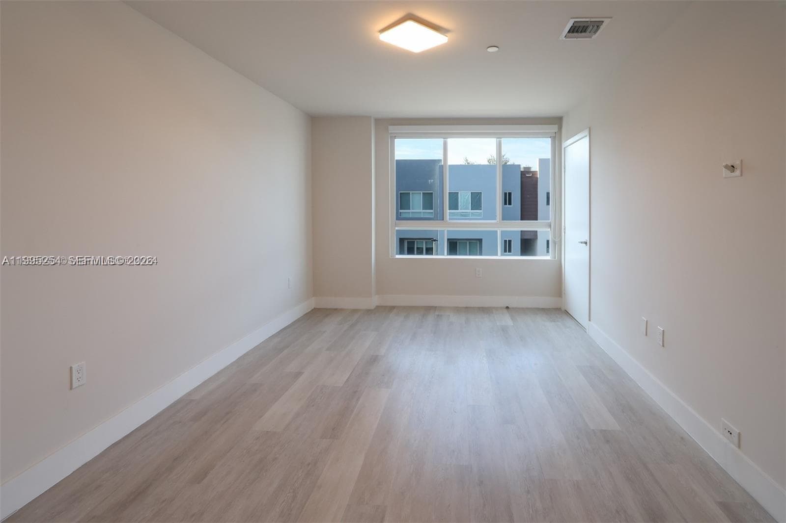 2555 NE 193rd St # 2206, Miami FL 33180 — 11