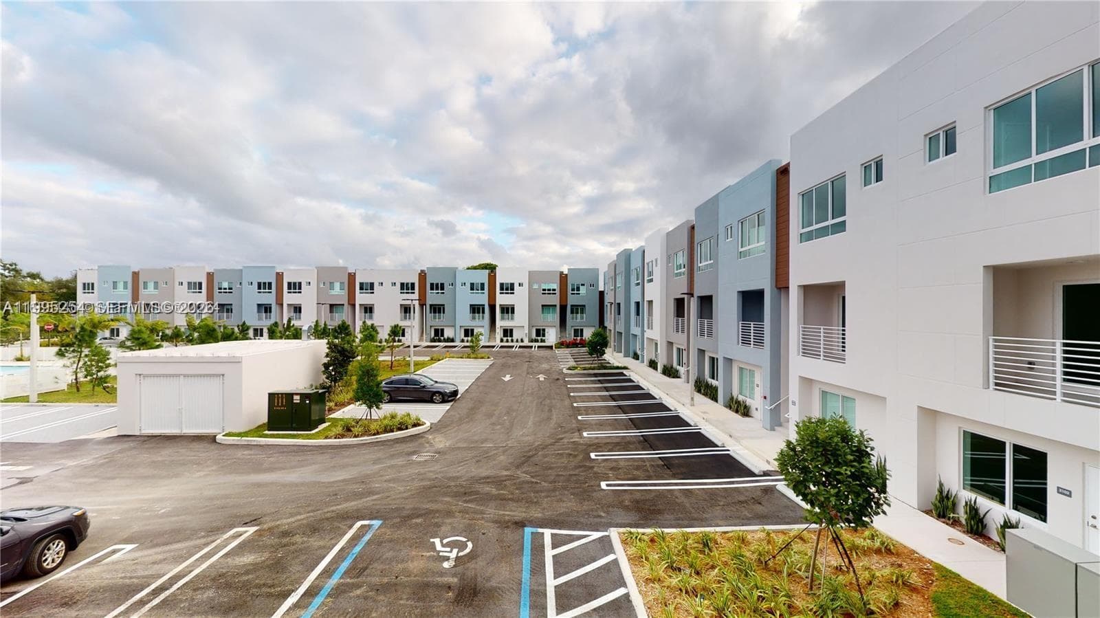 2555 NE 193rd St # 2206, Miami FL 33180 — 21