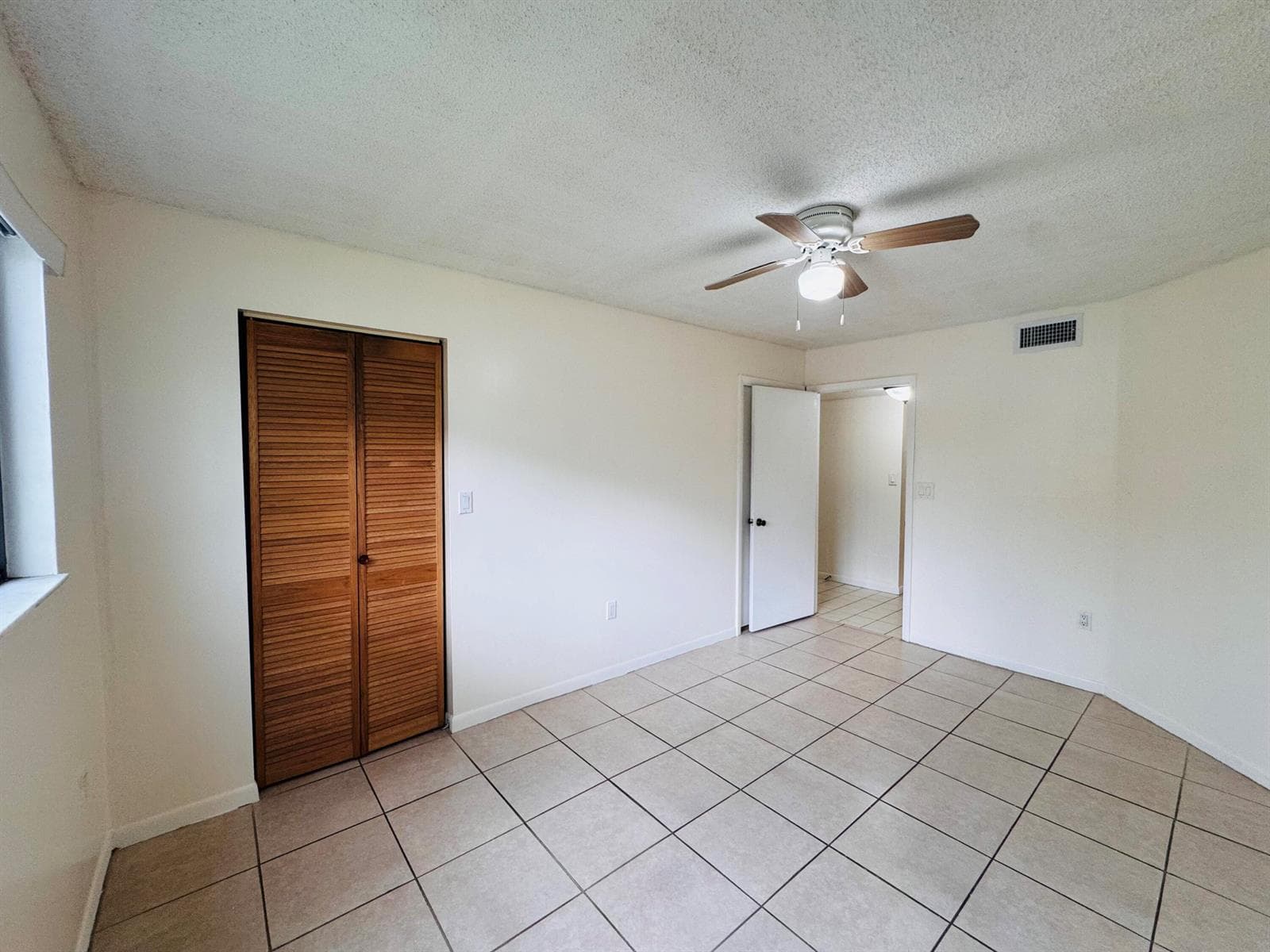 20681 NE 4th Place # 105, Miami FL 33179 — 17