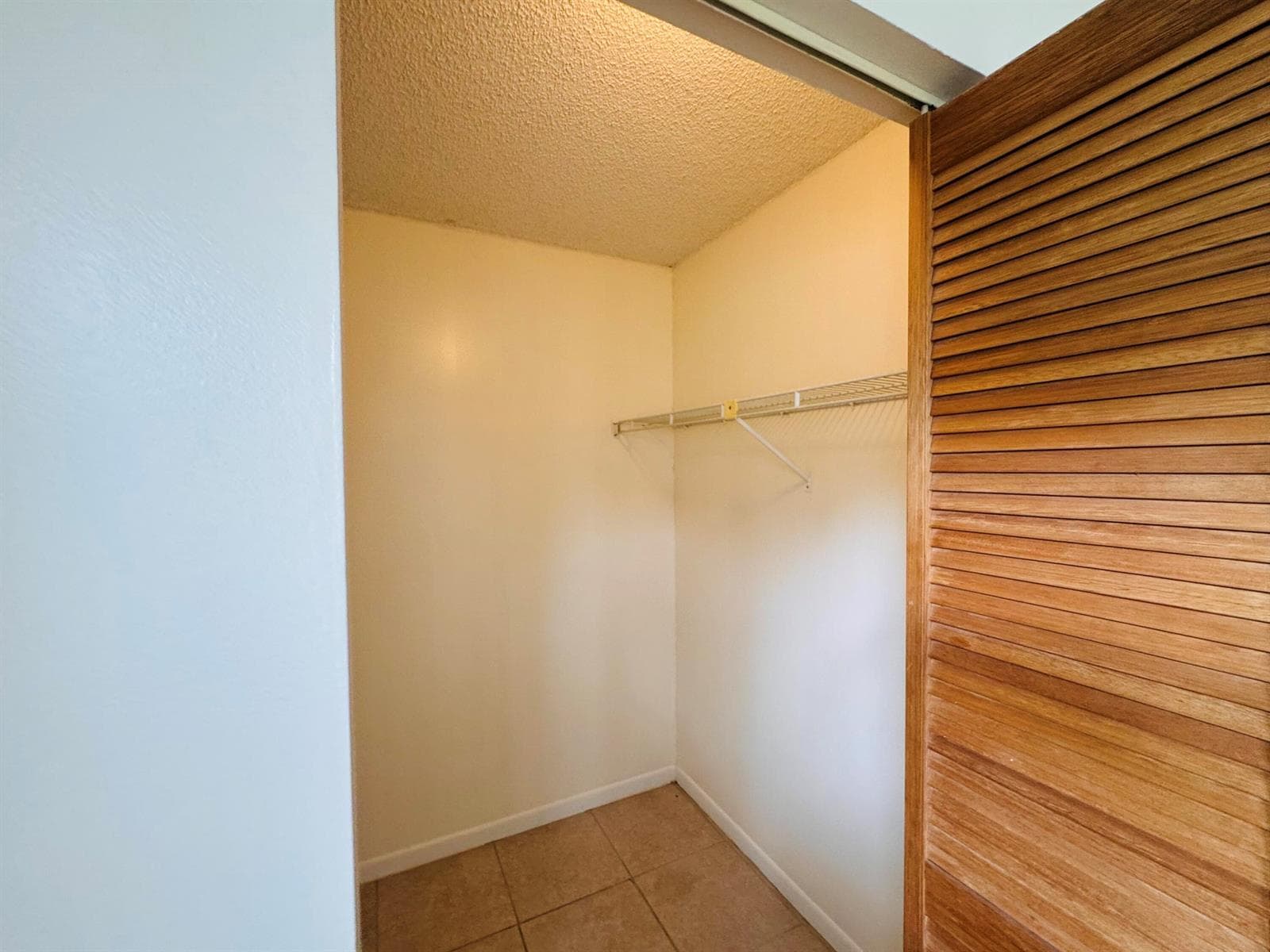 20681 NE 4th Place # 105, Miami FL 33179 — 16